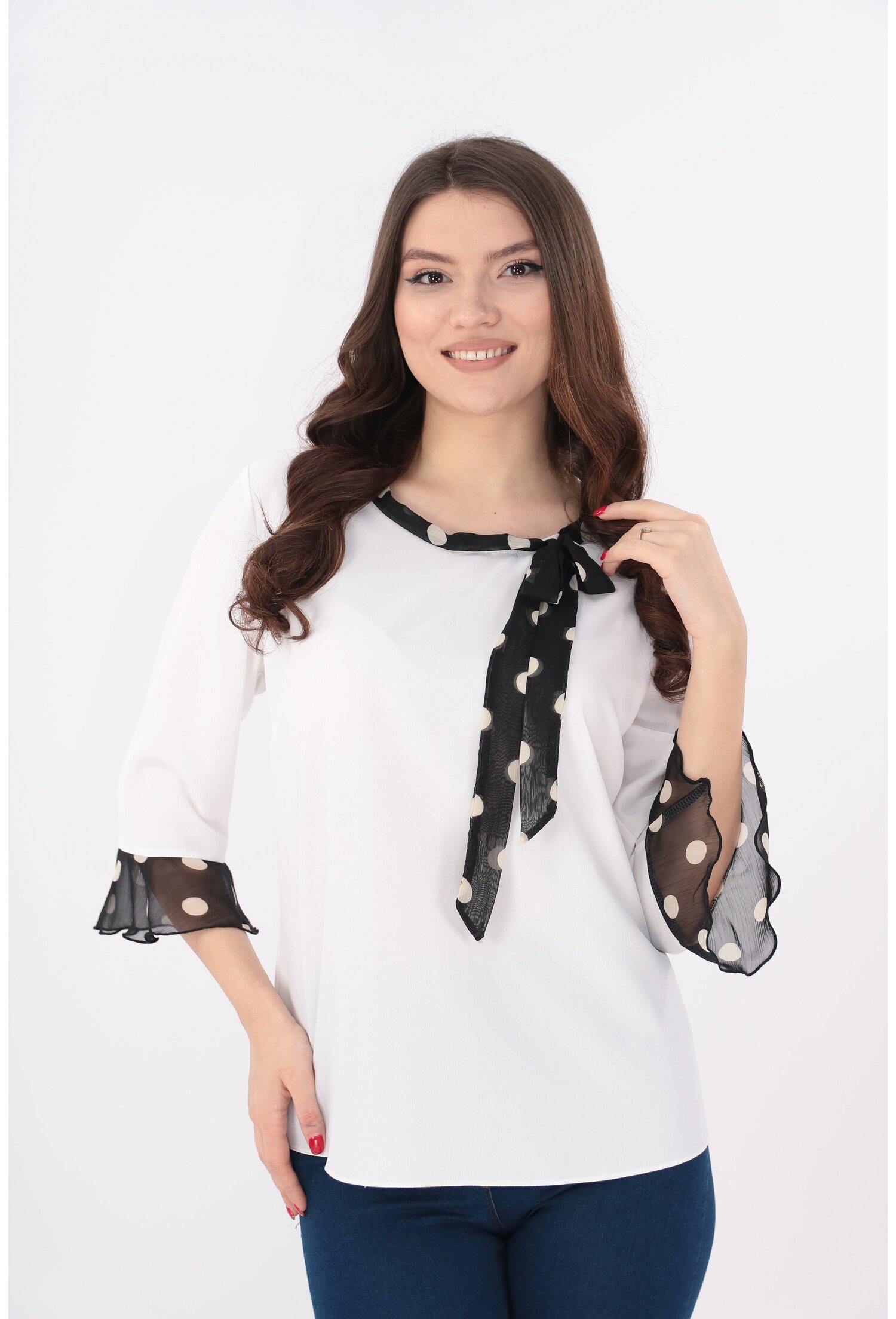Bluza alba cu esarfa cu buline