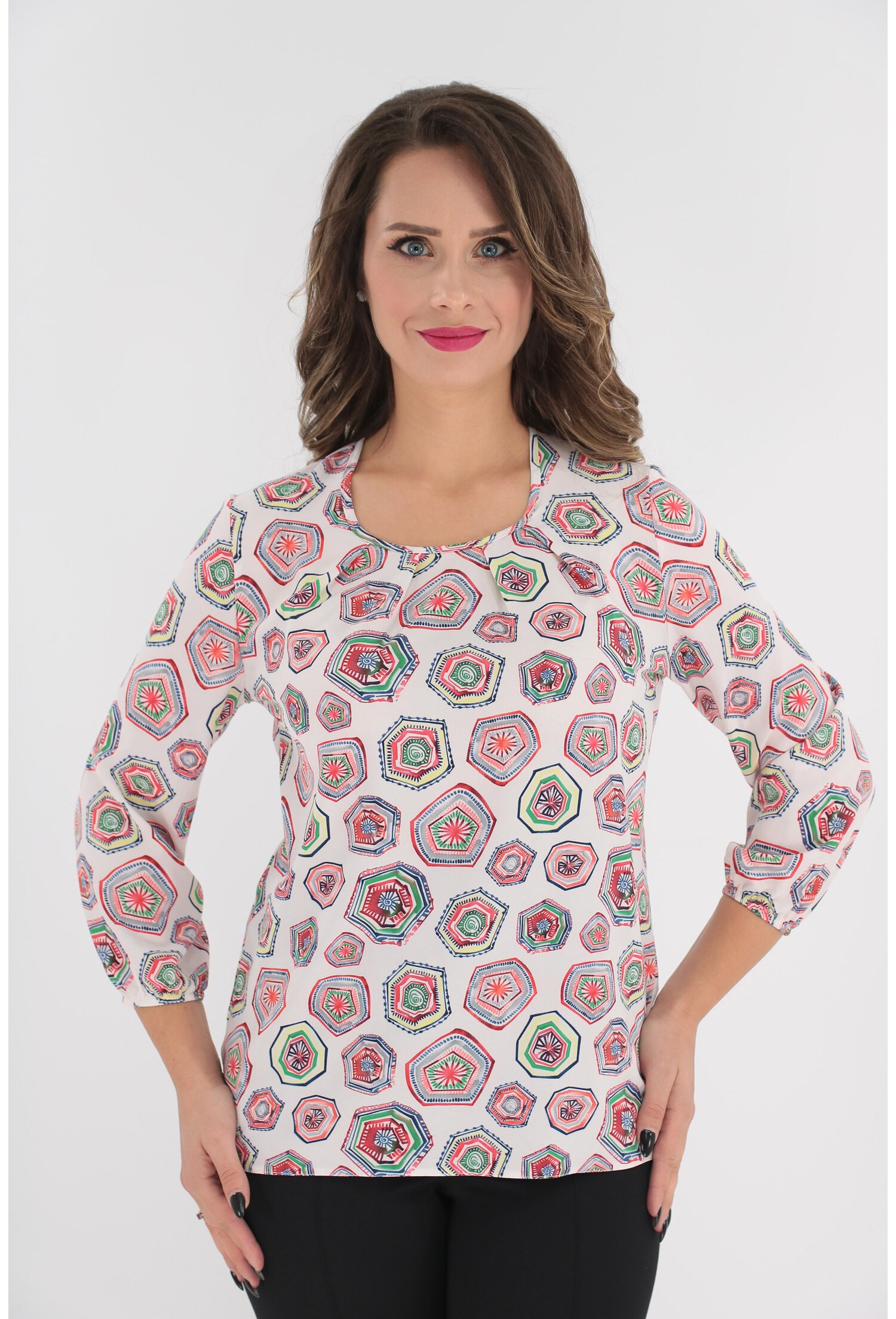 Bluza alba cu print geometric multicolor