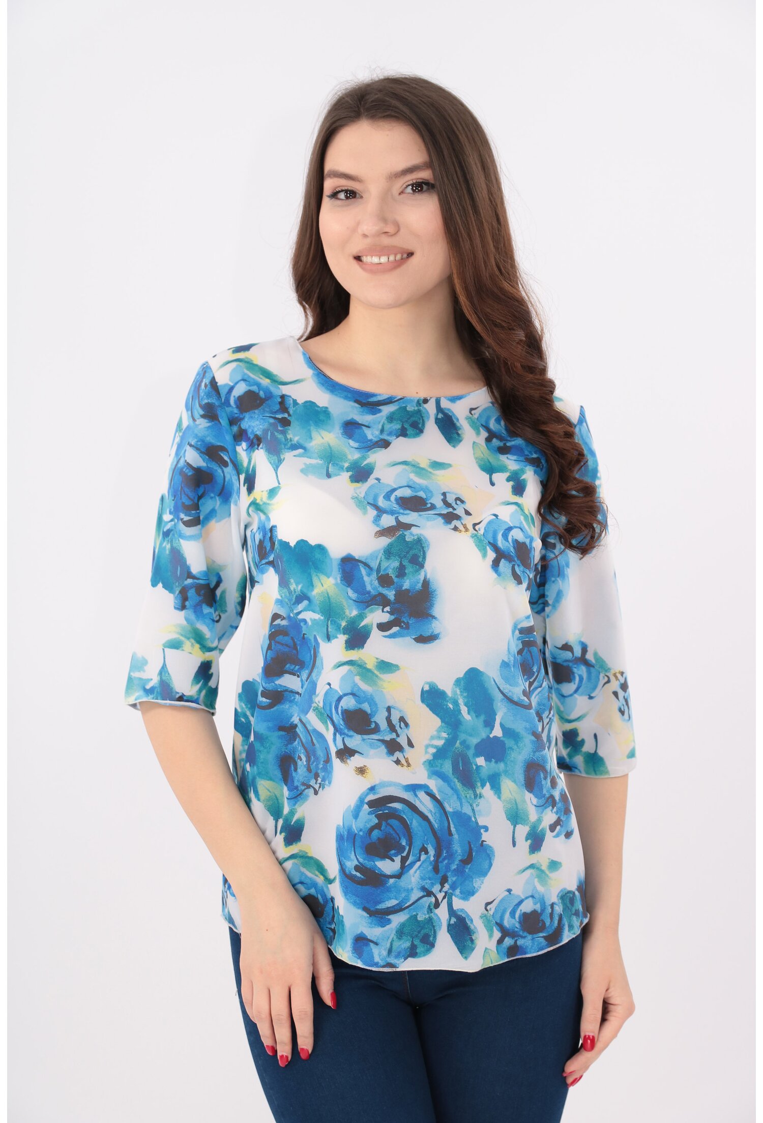 Bluza alba cu trandafiri albastri