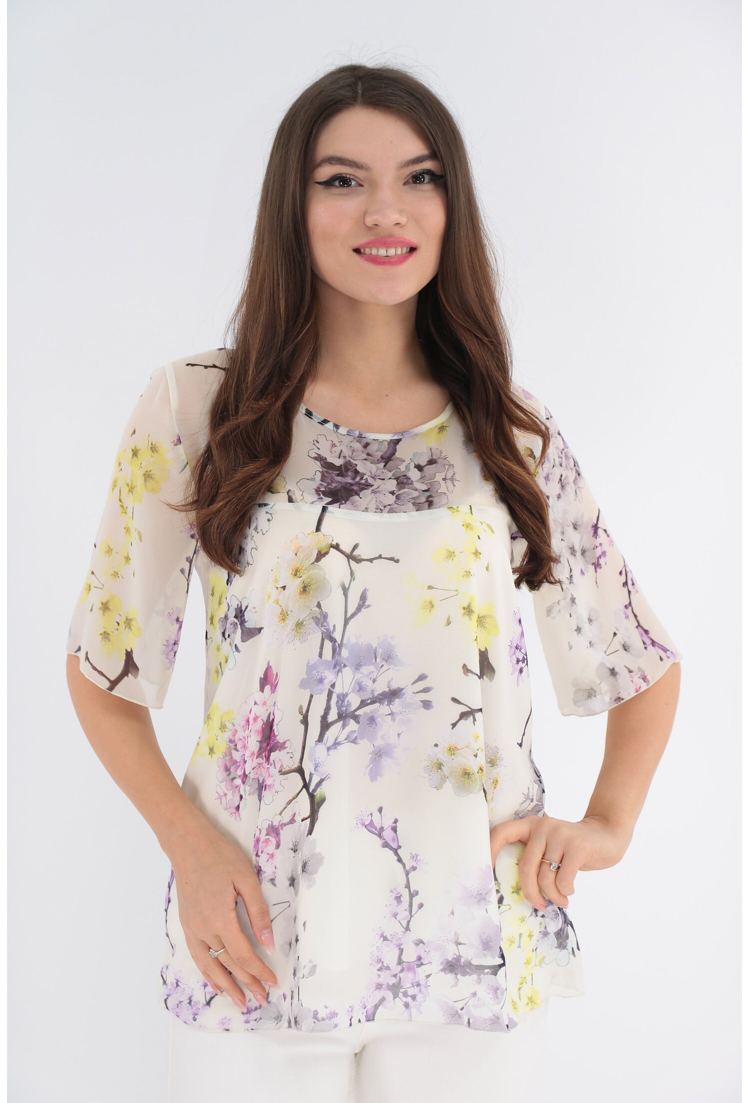 Bluza alba din voal cu flori galbene si lila