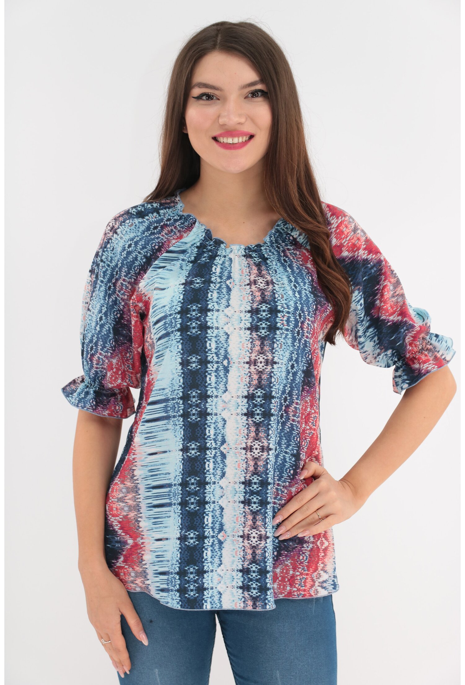 Bluza albastra cu print abstract rosu