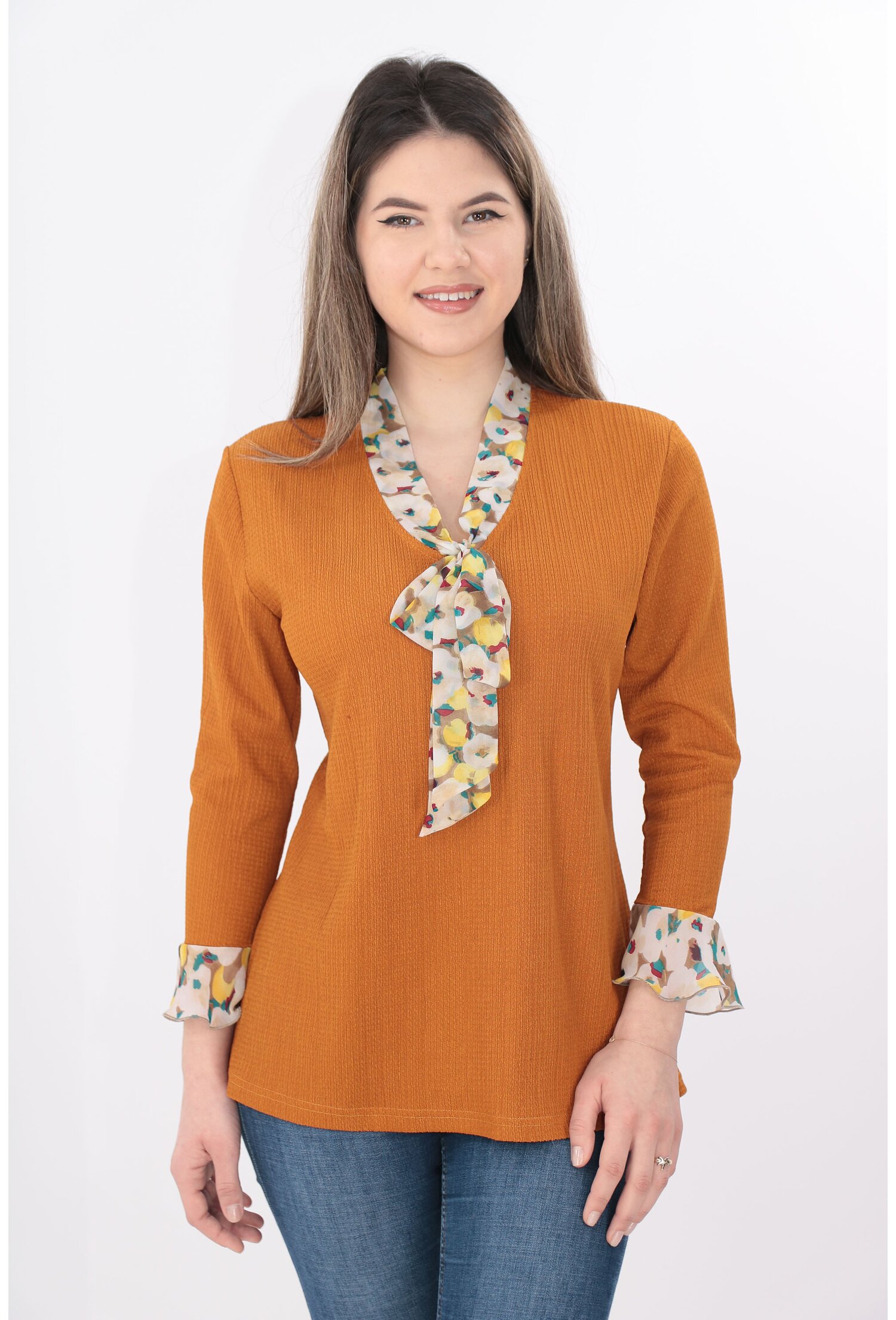 Bluza camel cu volane si esarfa din voal imprimat floral