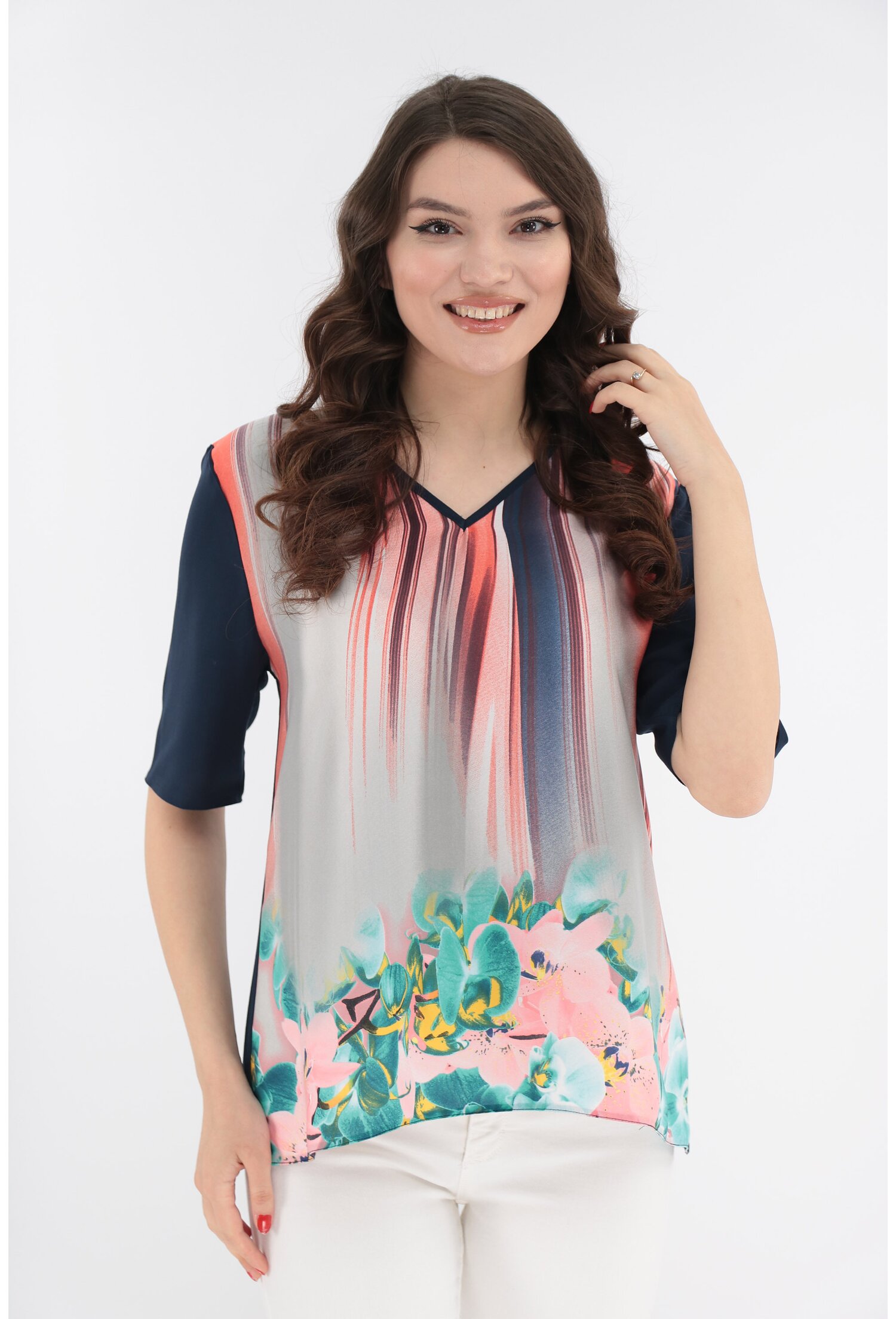 Bluza cu bordura florala si cu spatele bleumarin