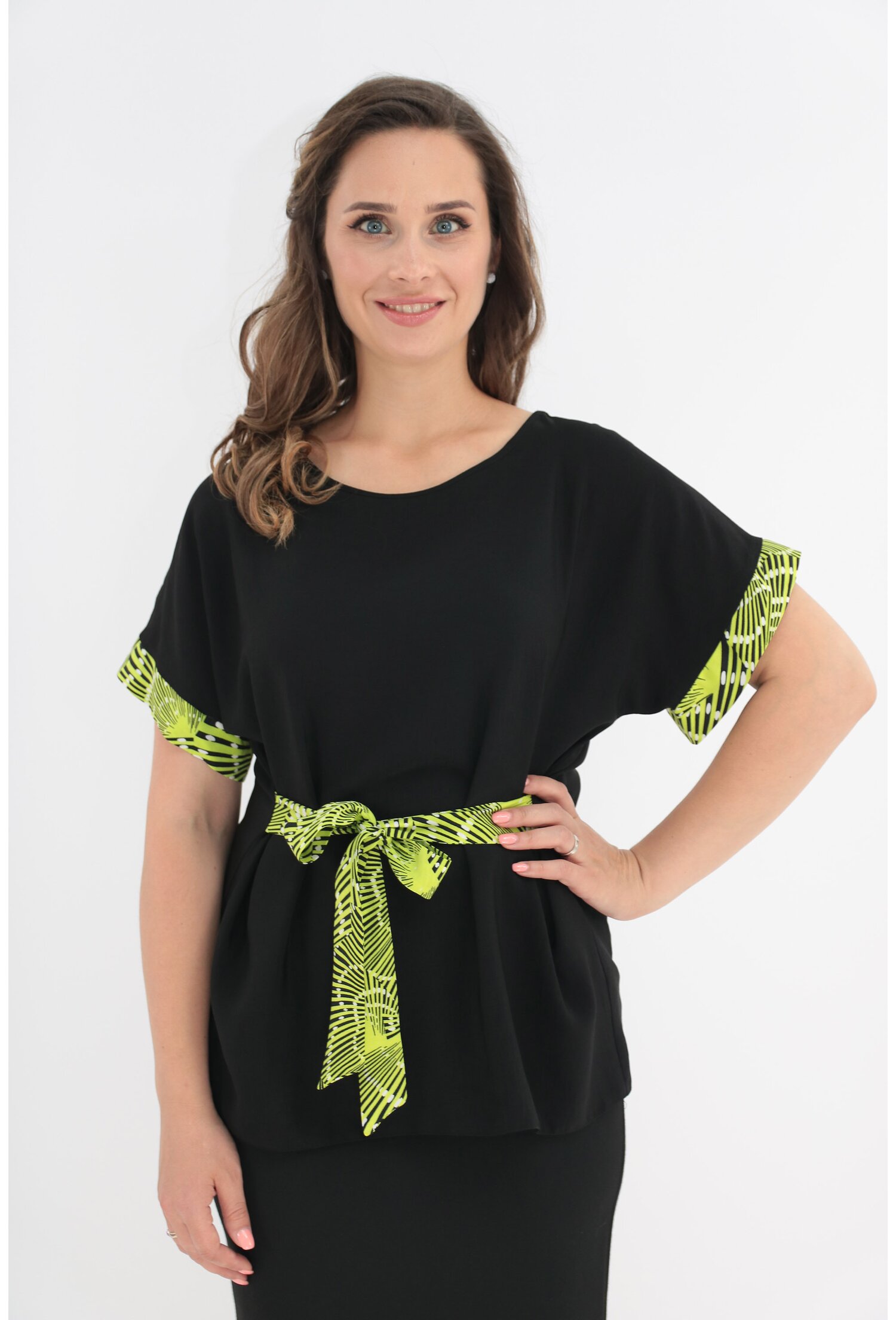 Bluza lejera neagra cu cordon verde deschis