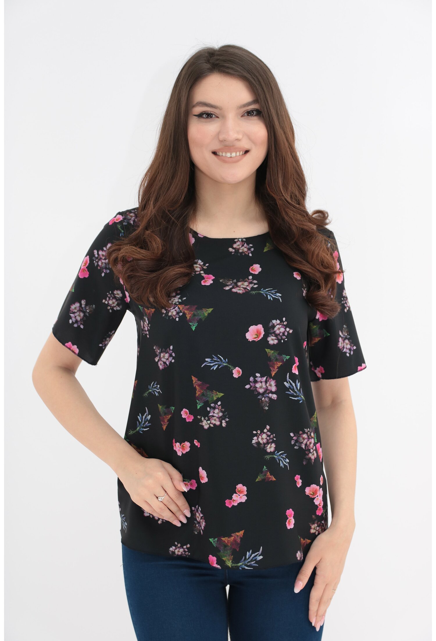 Bluza neagra cu print floral roz