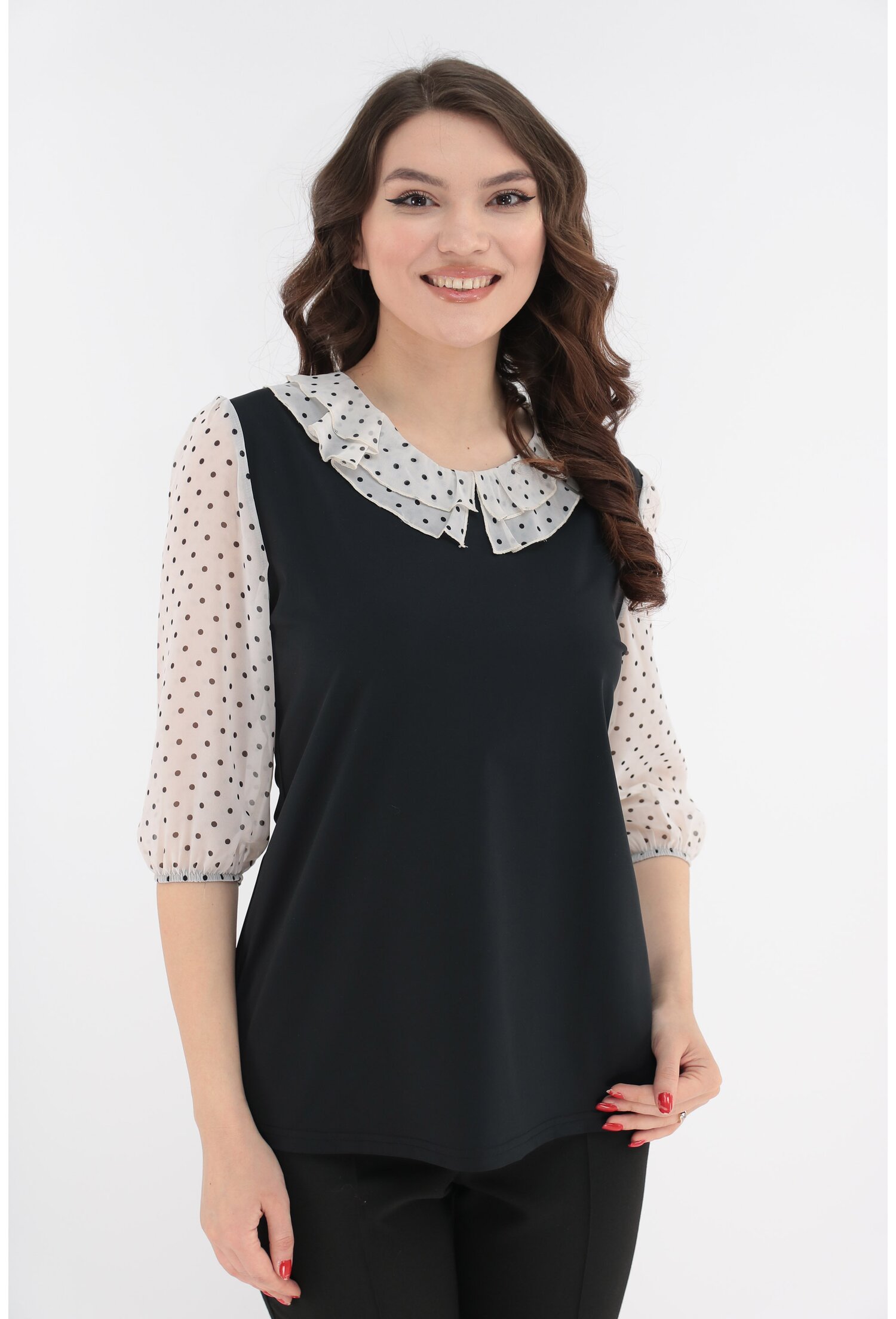 Bluza neagra cu volan dublu din voal alb cu buline la decolteu