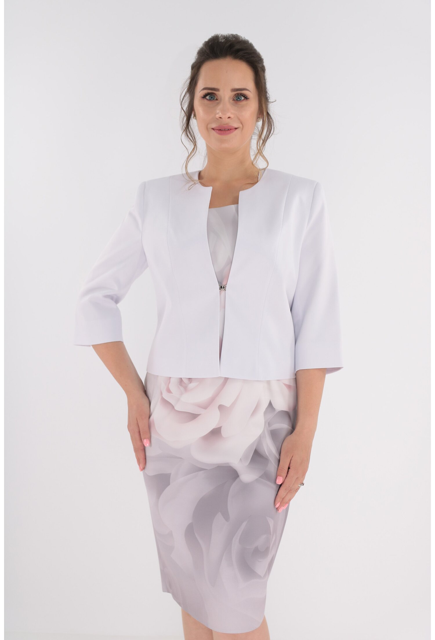 Compleu format din rochie cu trandafiri maxi roz si sacou
