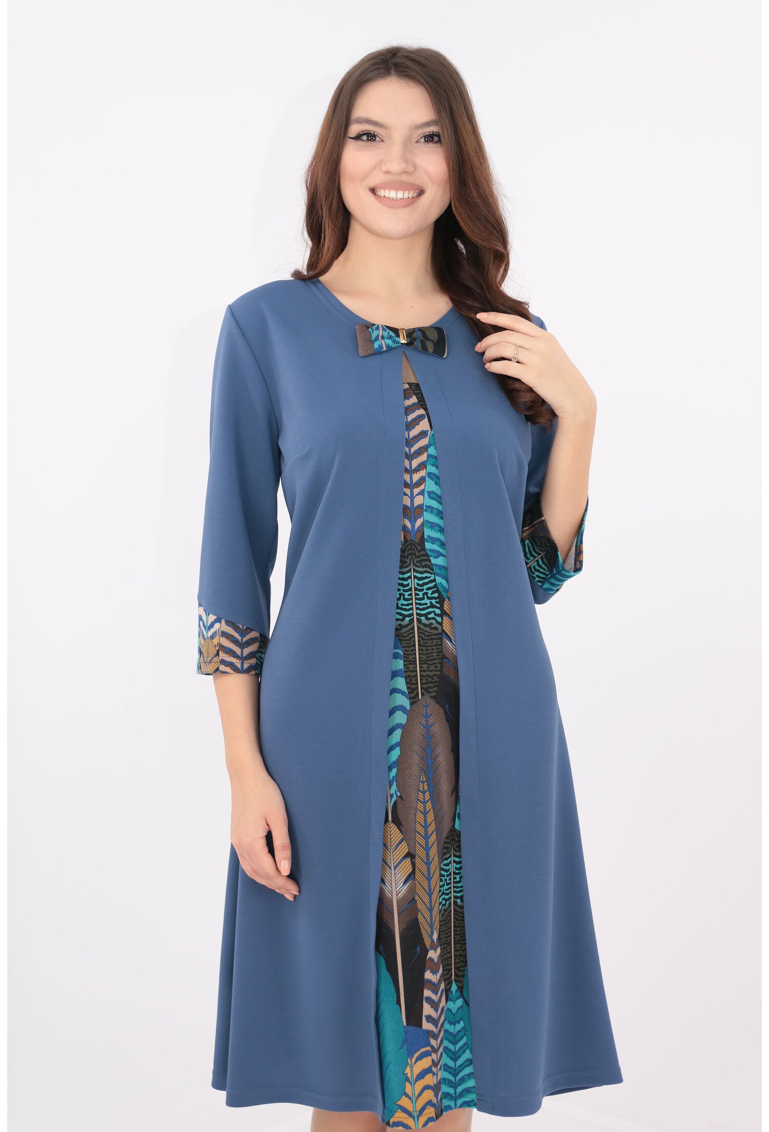 Rochie albastra cu insertii multicolore si aspect suprapus