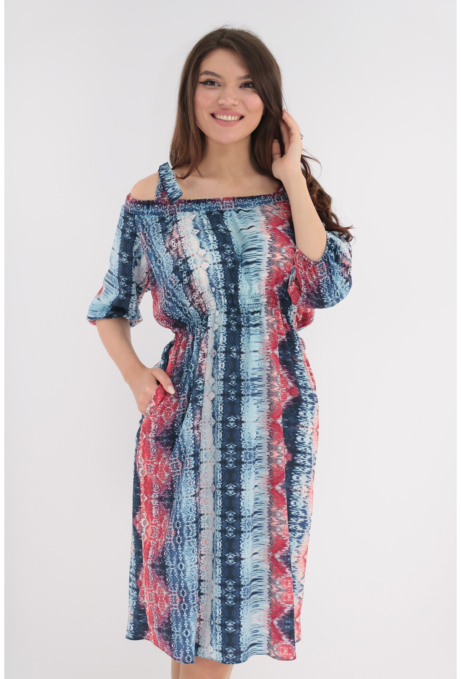 Rochie albastra cu print abstract si fundite la umar