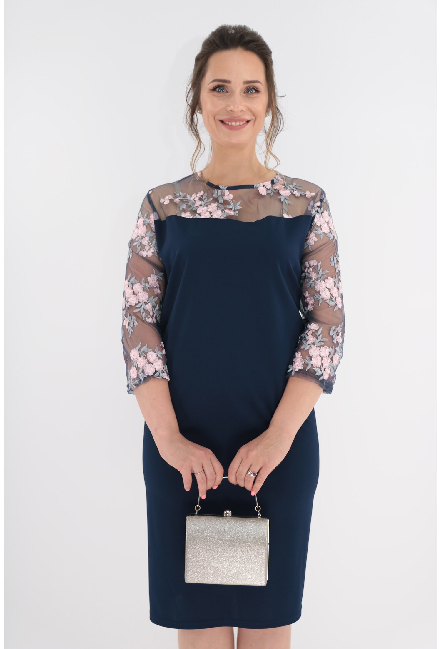 Rochie bleumarin cu maneci din tull cu broderie florala