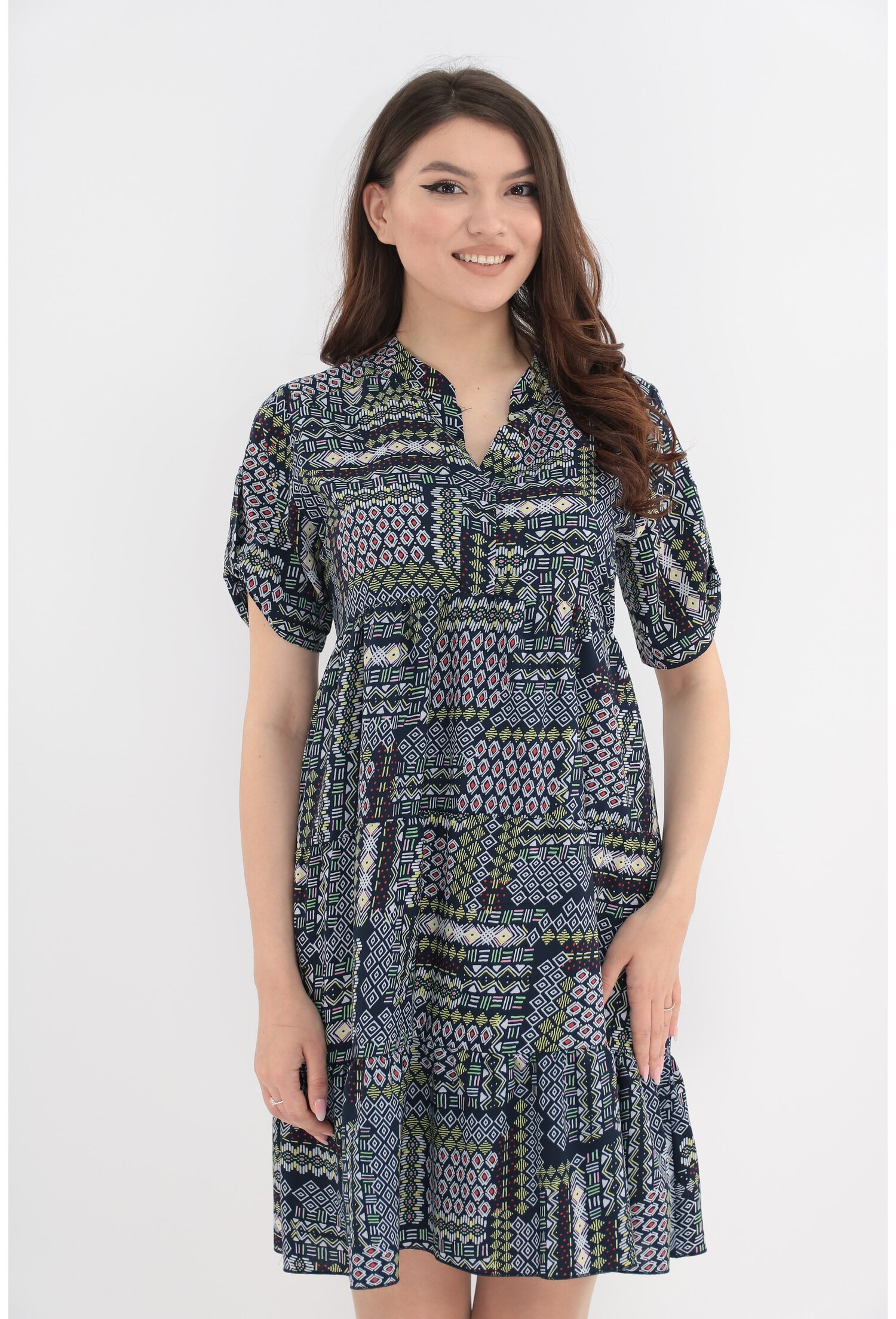 Rochie bleumarin cu romburi multicolore si volane