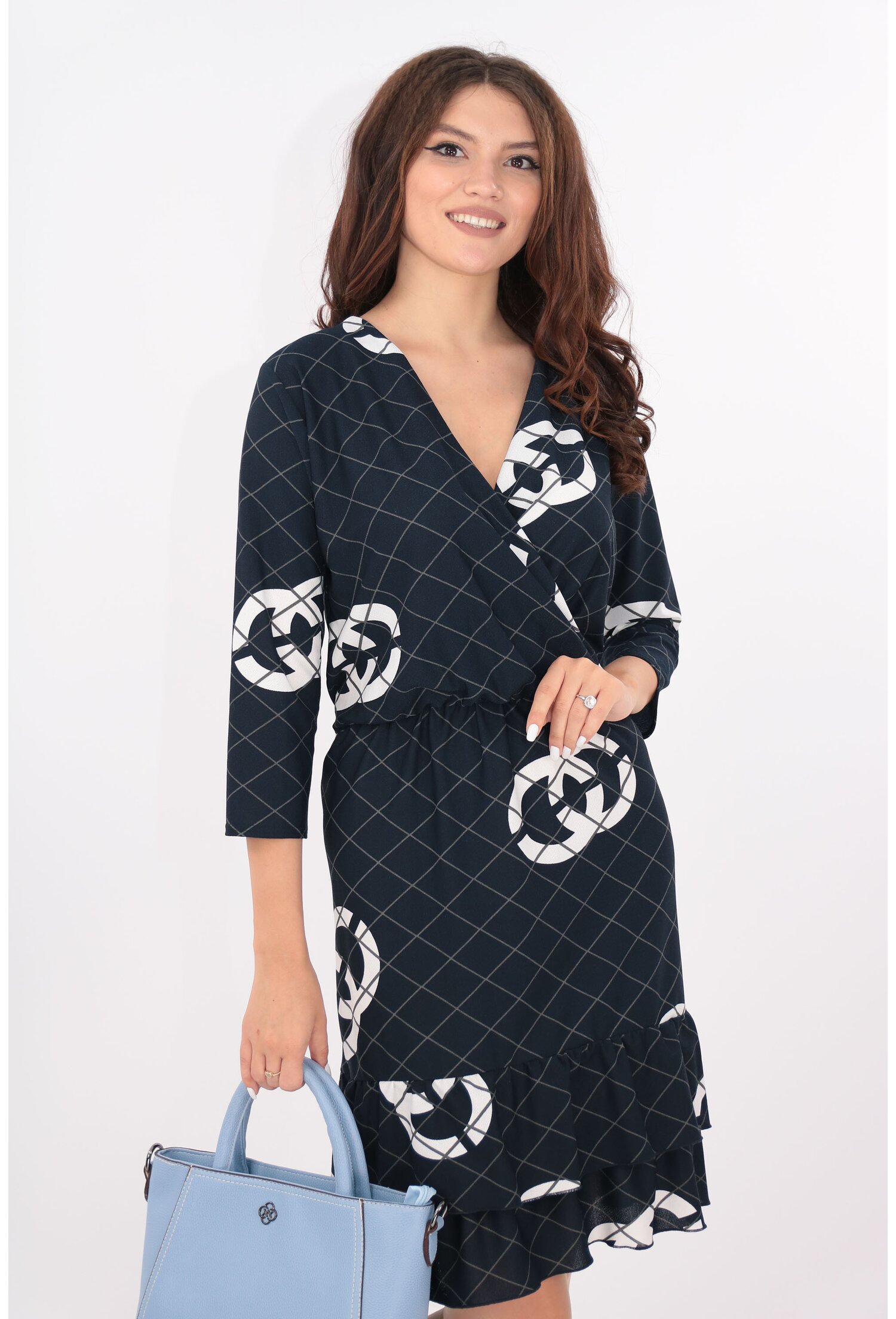 Rochie bleumarin cu romburi si decolteu parte peste parte