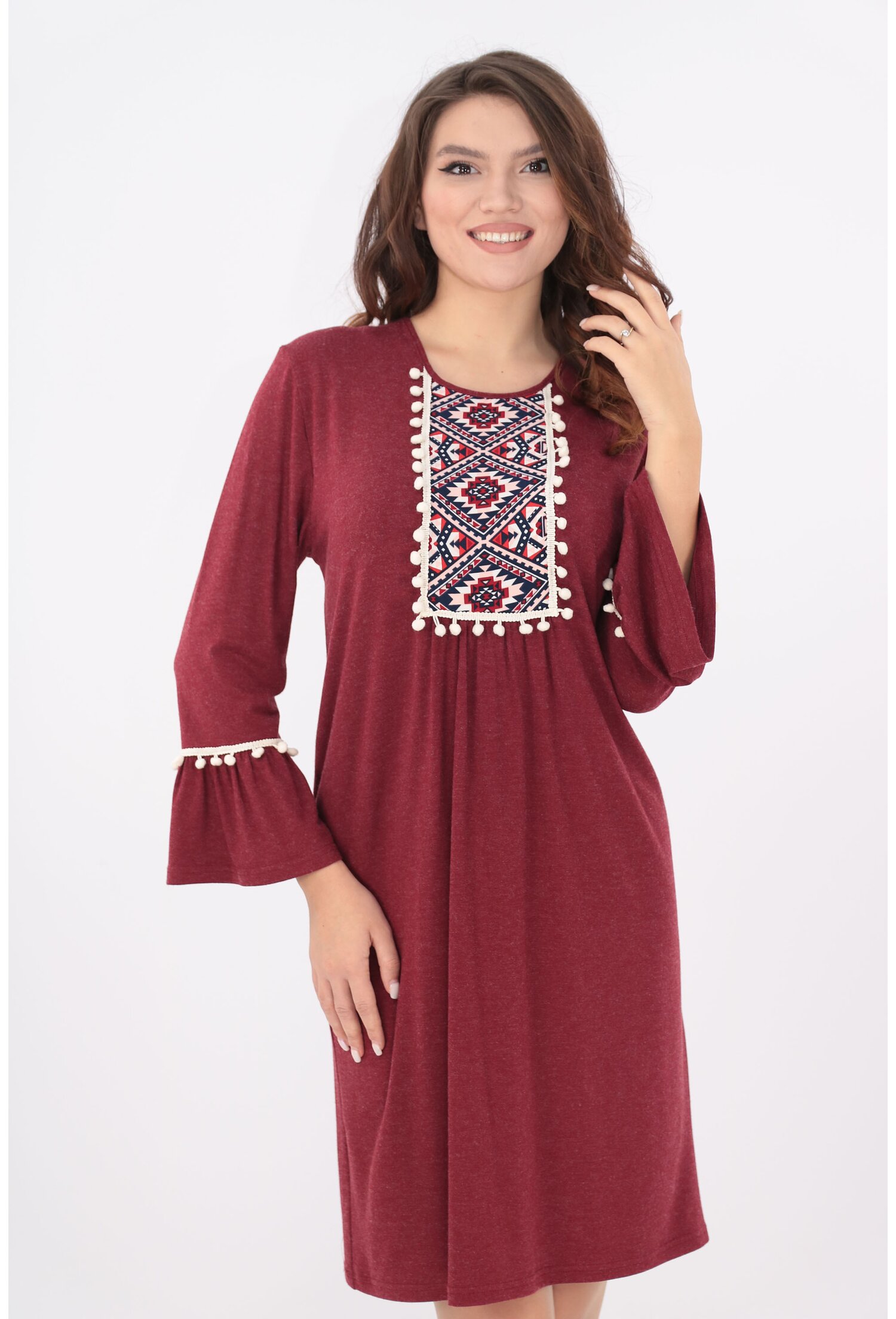 Rochie bordo cu motive traditionale si ciucuri crem