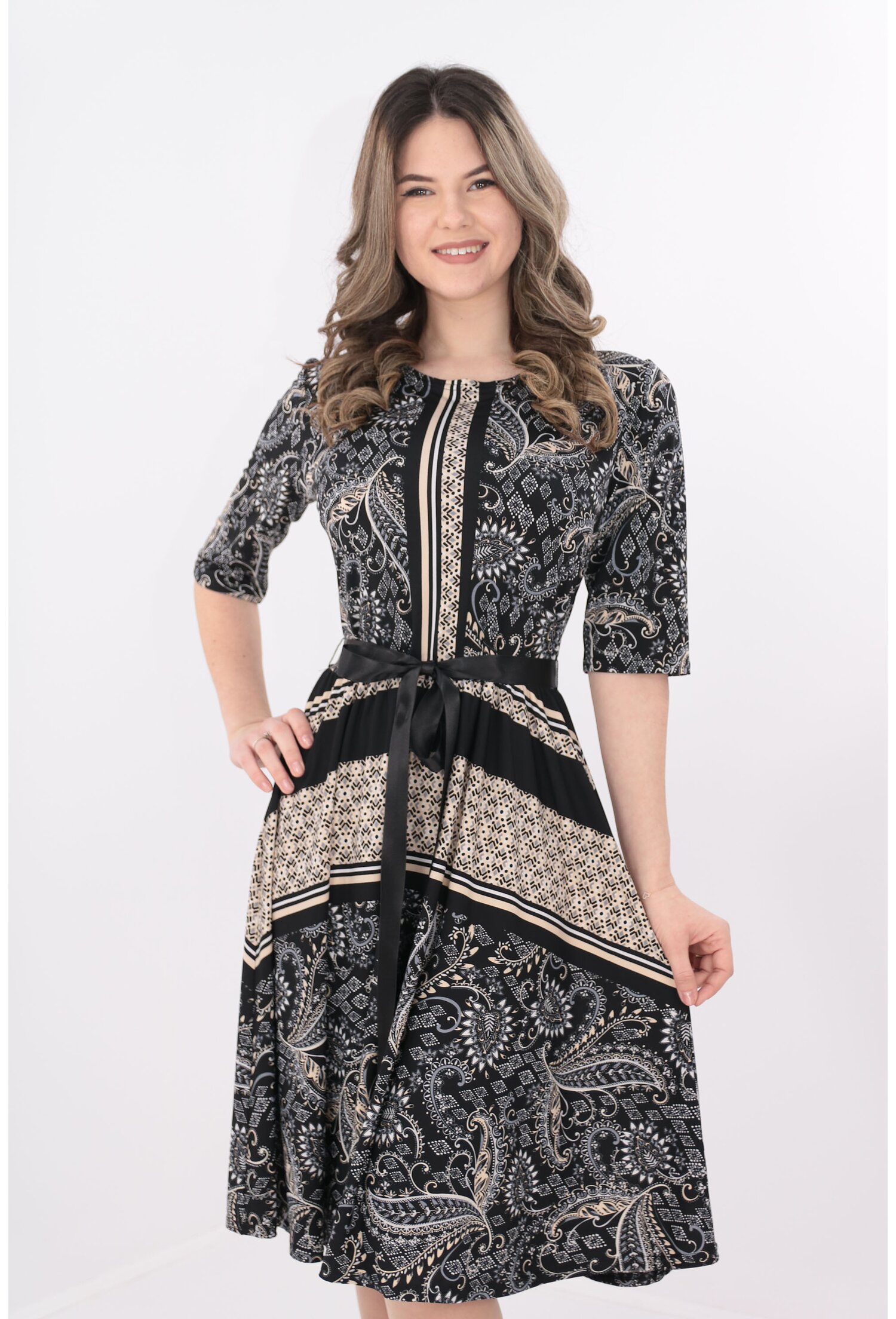 Rochie clos neagra cu print abstract crem