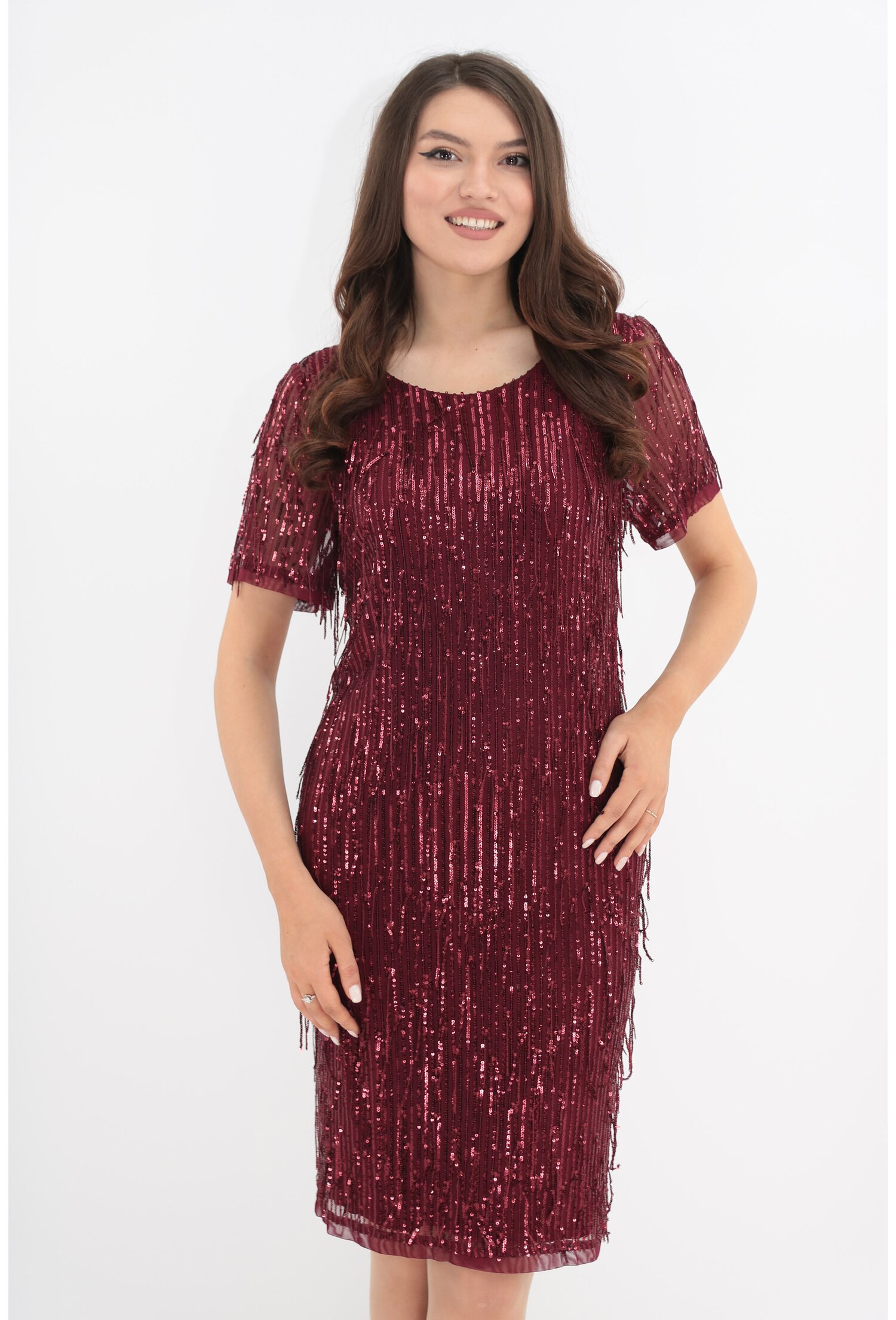 Rochie de ocazie bordo cu franjuri si aplicatii din paiete