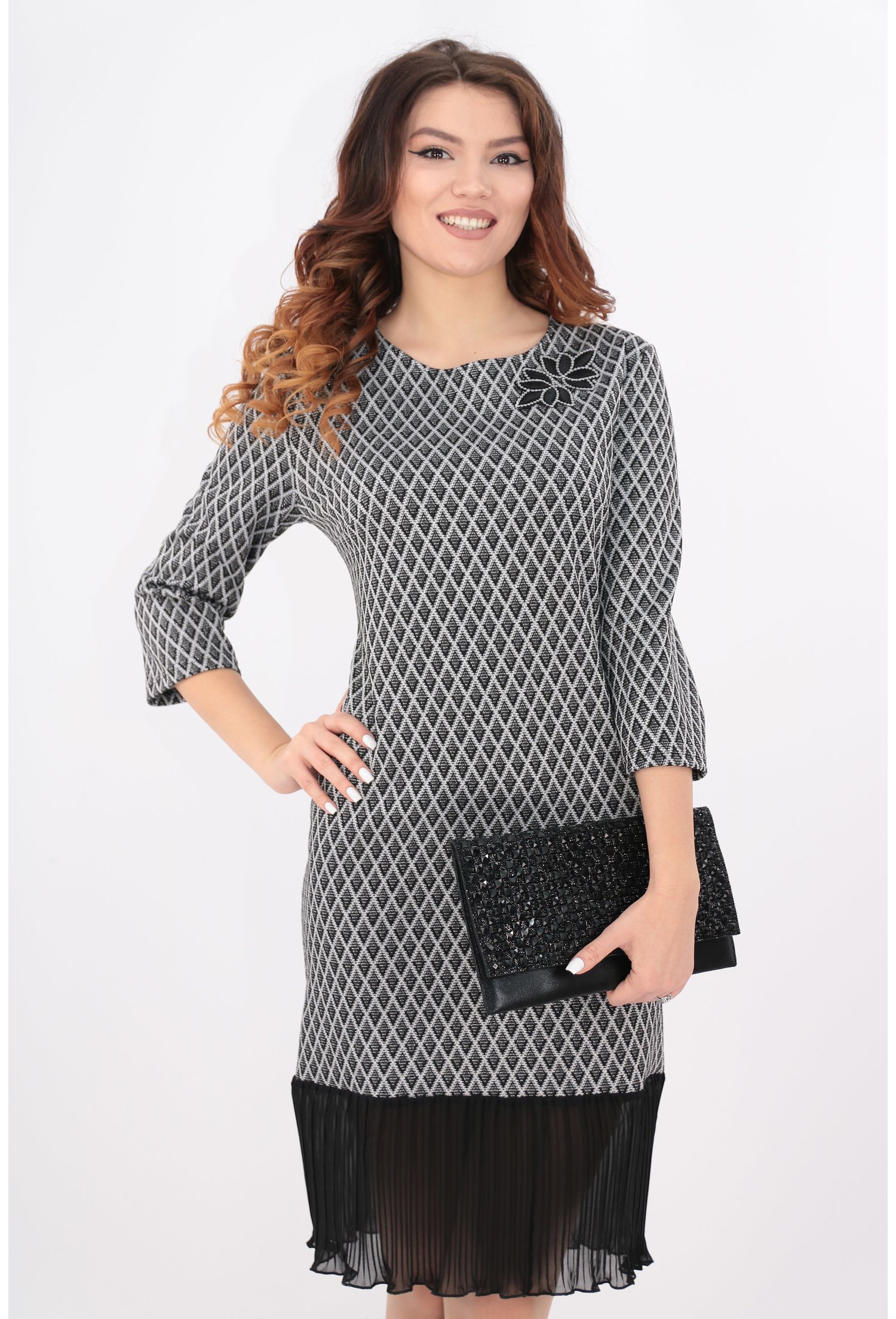 Rochie din brocard argintiu cu volan plisat