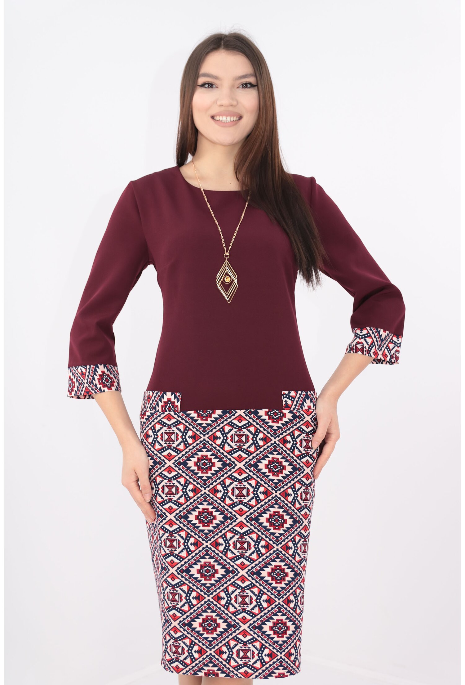Rochie din stofa bordo cu model geometric