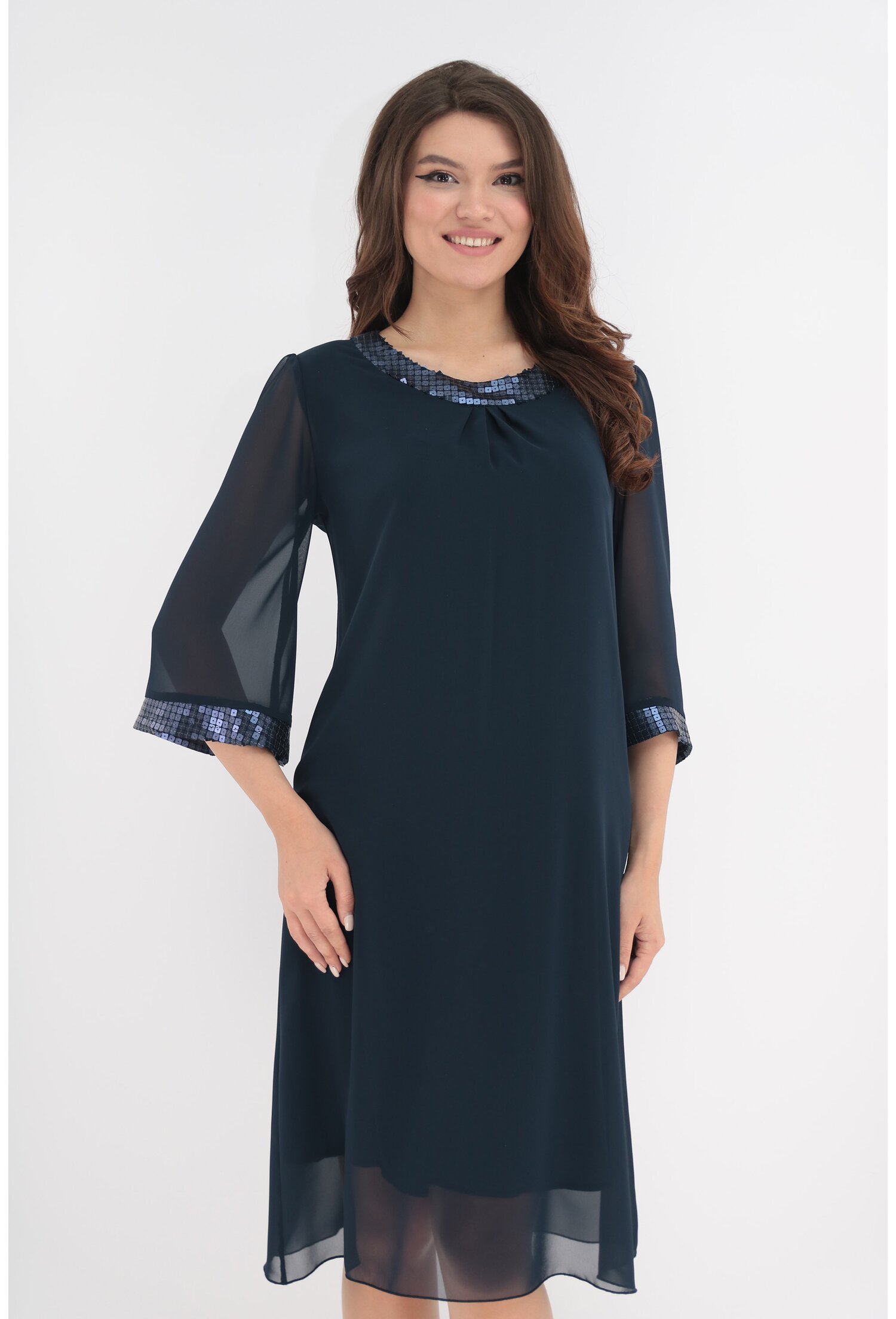 Rochie din voal bleumarin accesorizata cu paiete