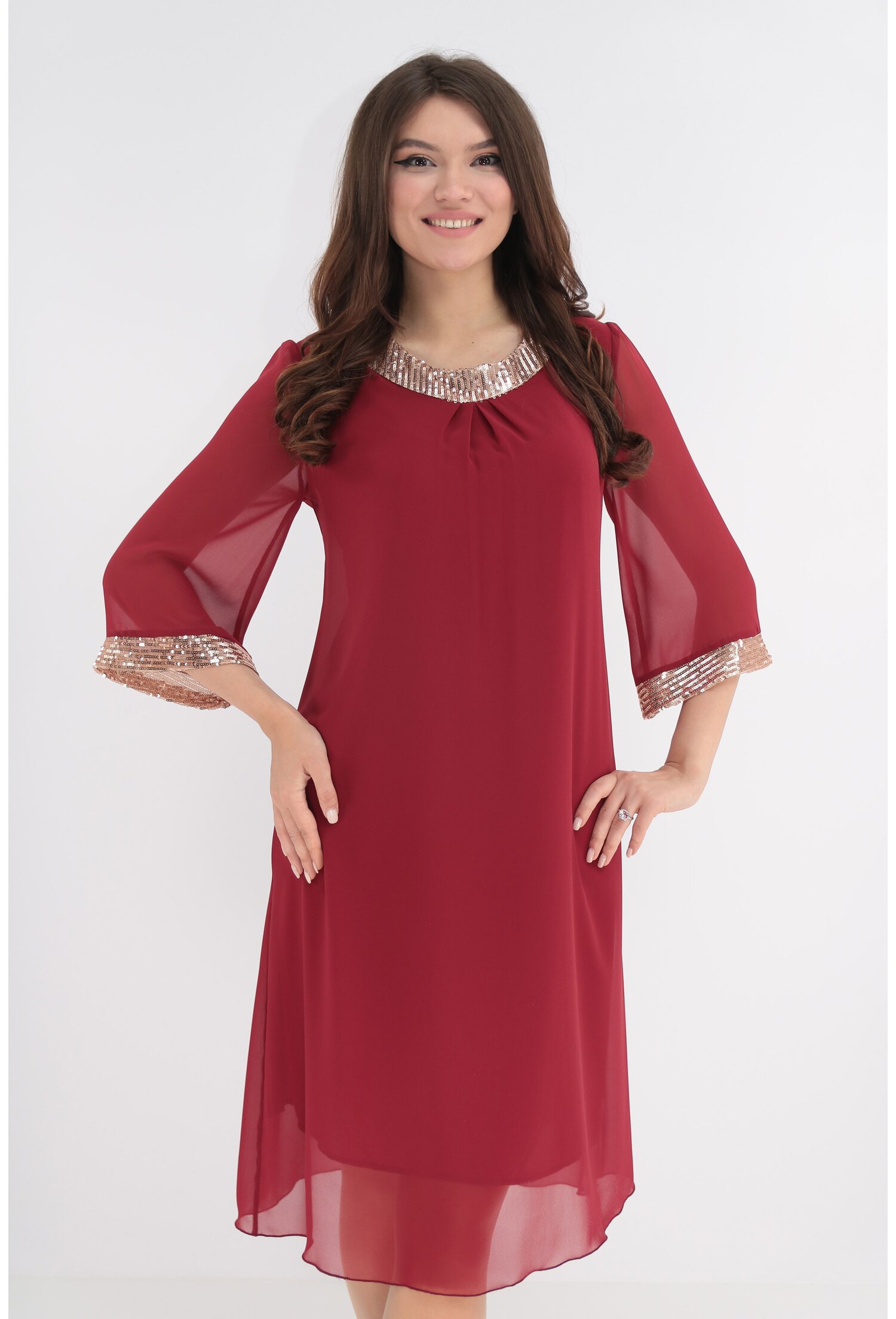 Rochie din voal bordo accesorizata cu paiete aurii