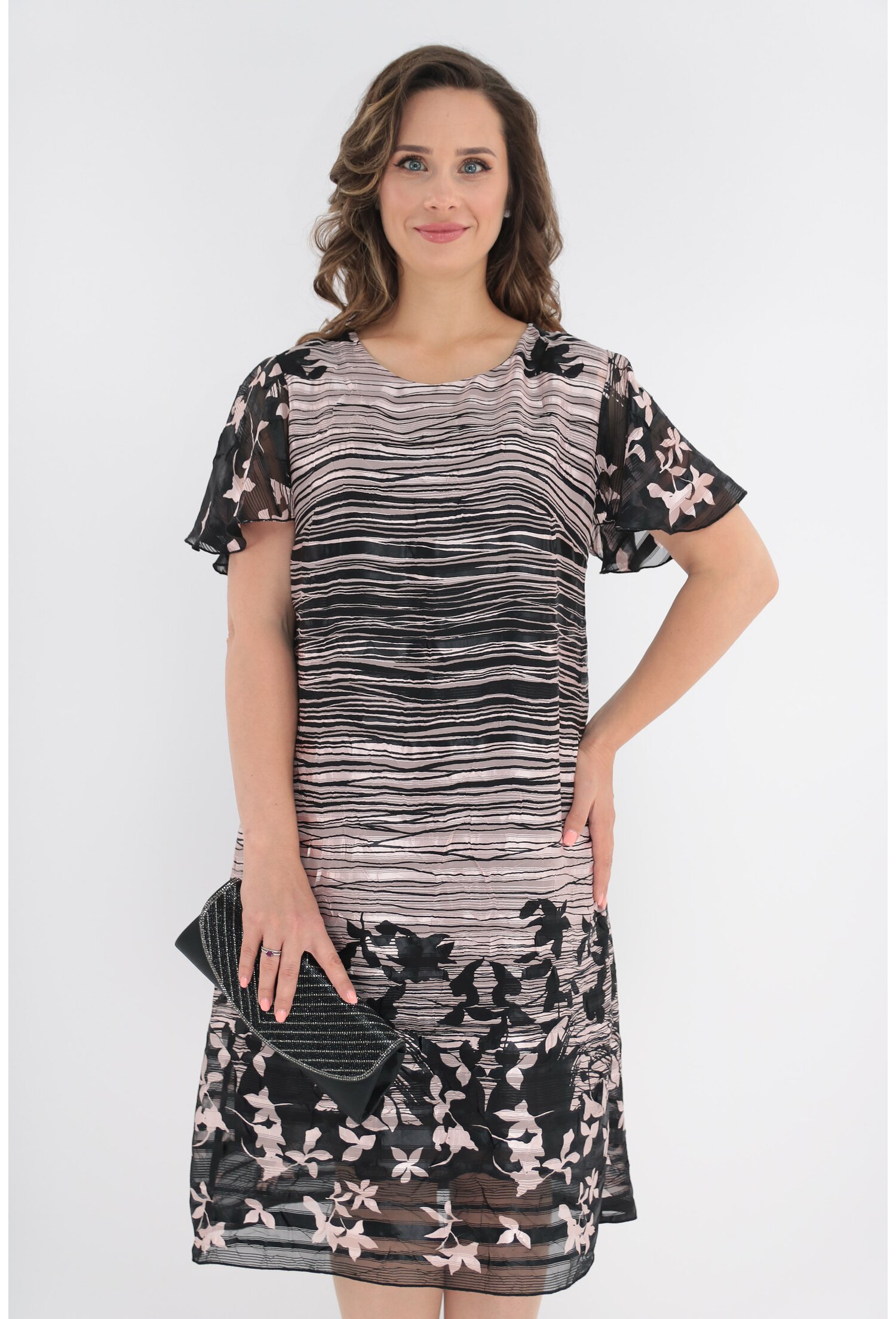 Rochie din voal creponat roz cu desen floral si dungi negre
