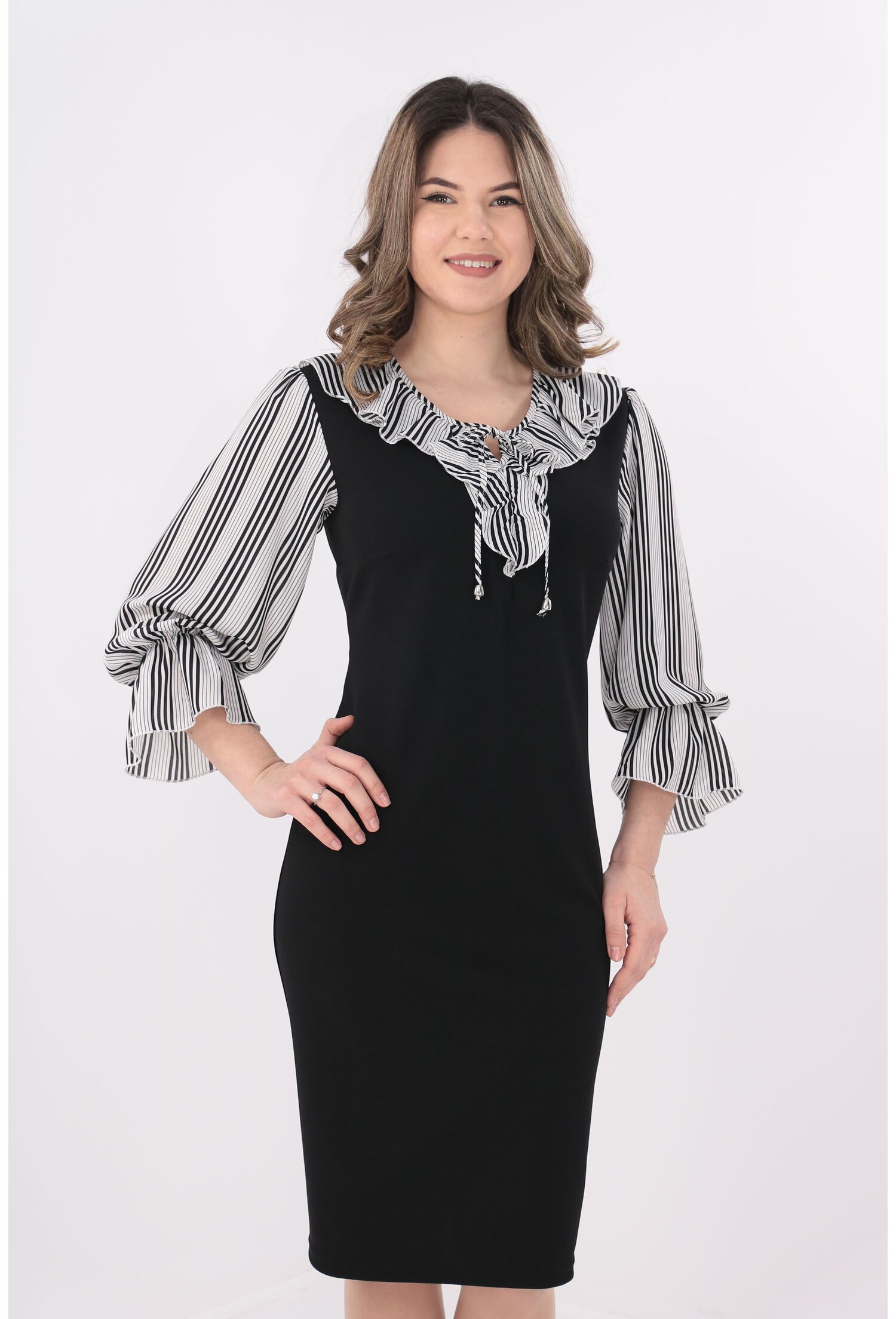 Rochie dreapta neagra cu volane si maneci din voal alb