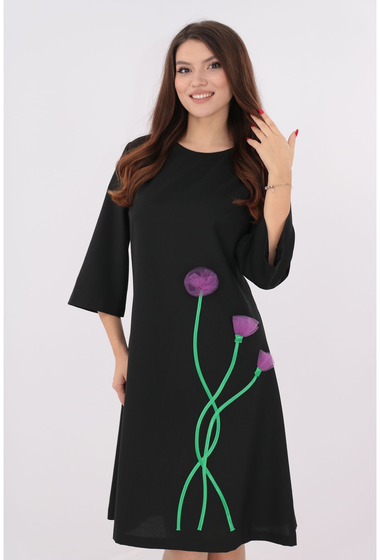Rochie evazata neagra cu flori mov hand-made