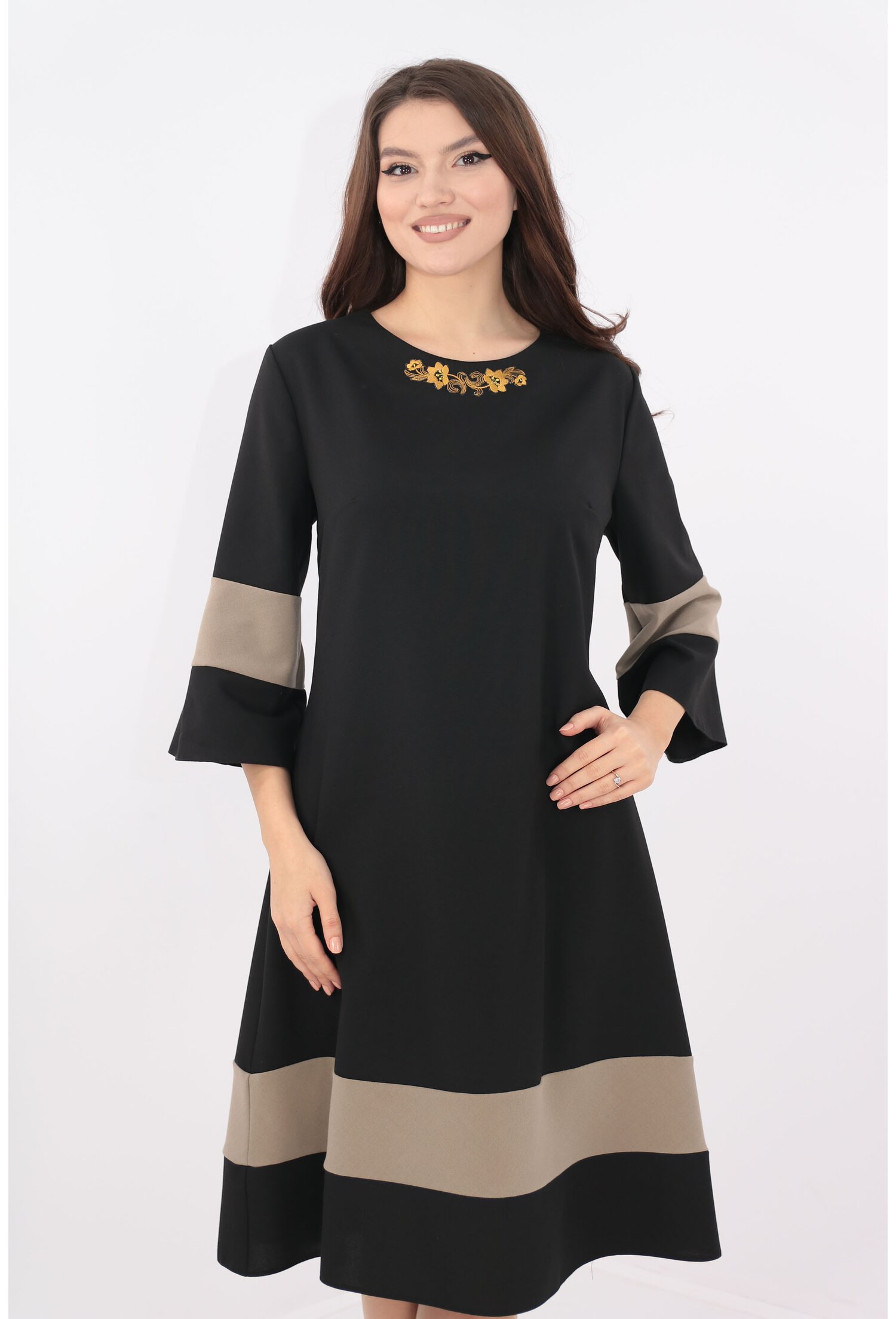 Rochie evazata neagra cu insertii cafenii
