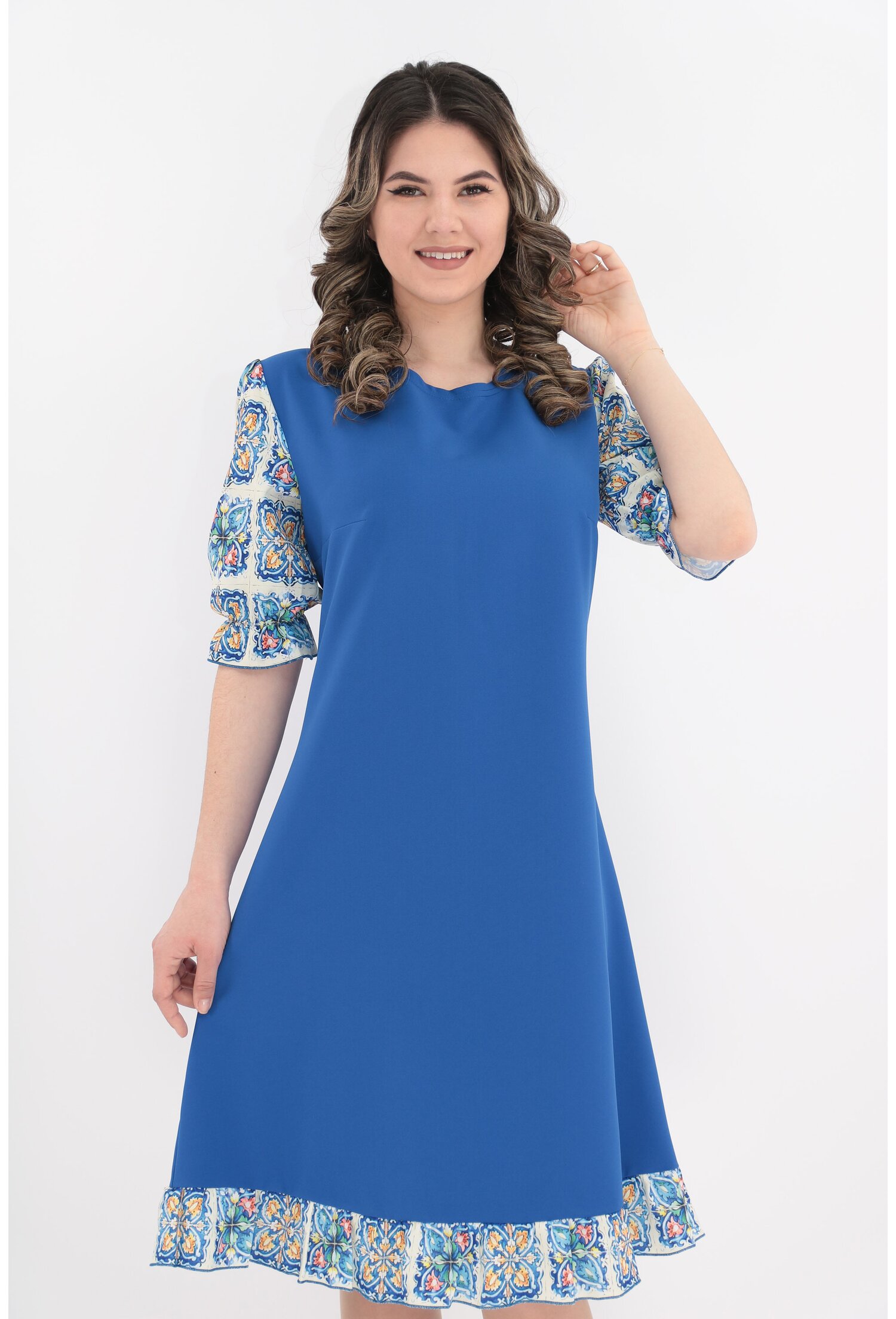 Rochie lejera albastra cu maneci si volane colorate