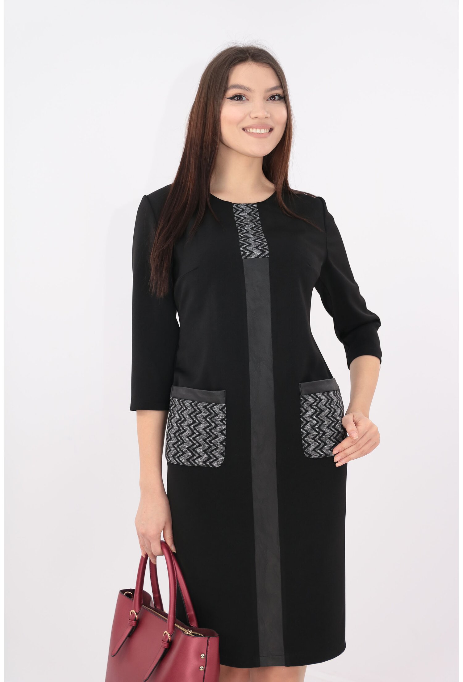 Rochie neagra cu banda decorativa si model zig-zag