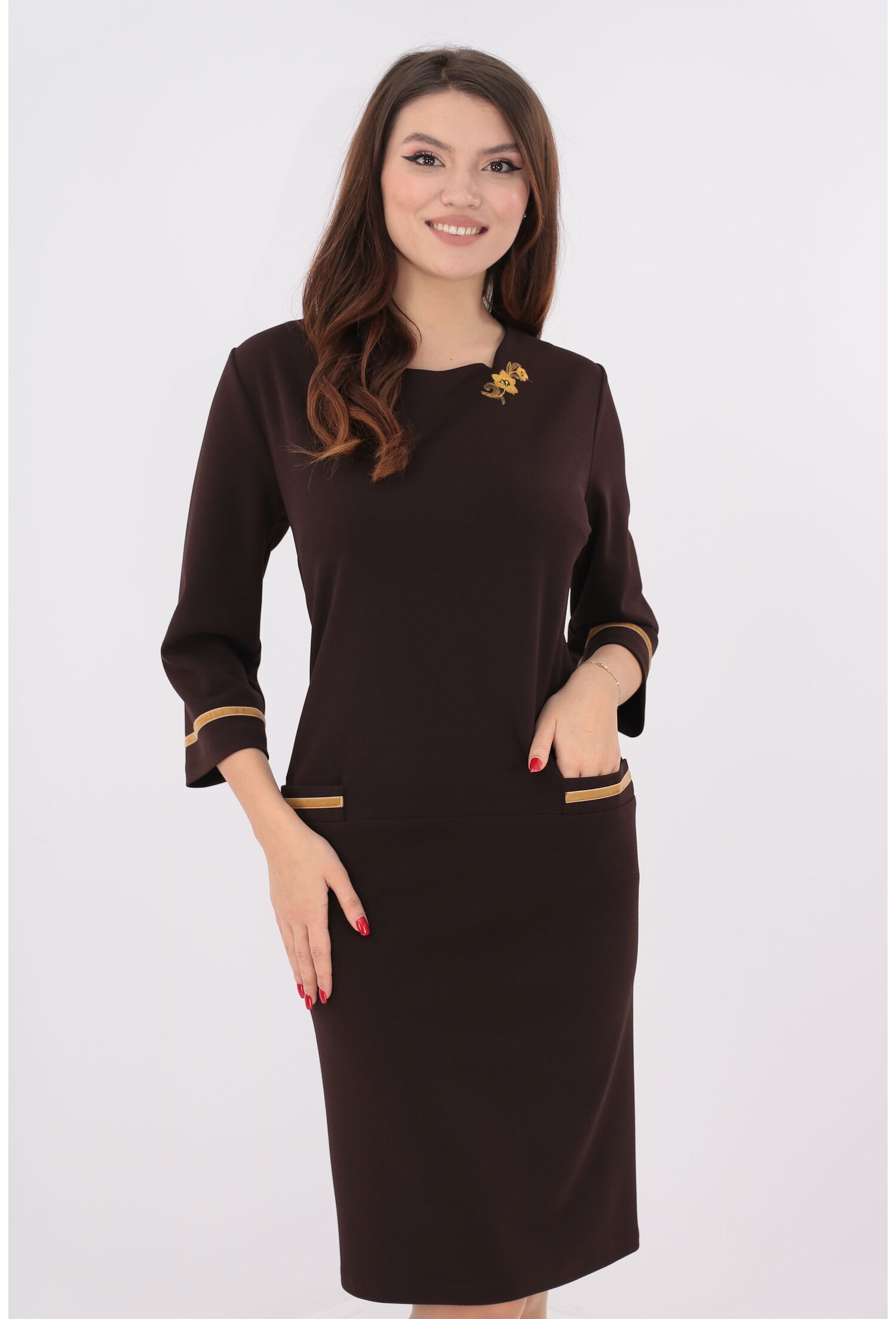 Rochie office maro cu garnitura din catifea