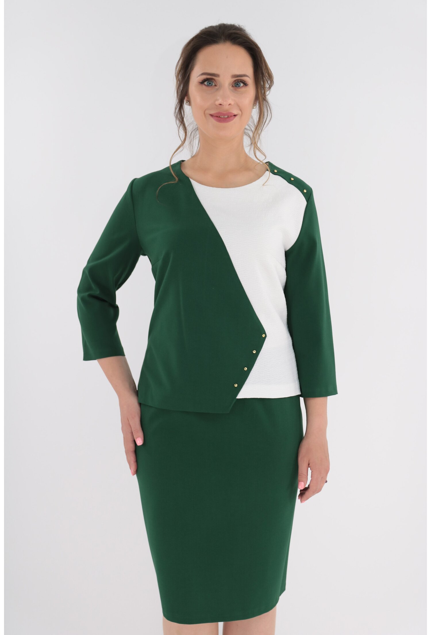 Rochie verde cu brocard alb cu aspect de costum